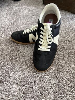 Women’s Black and Cream Mia casual sneakers